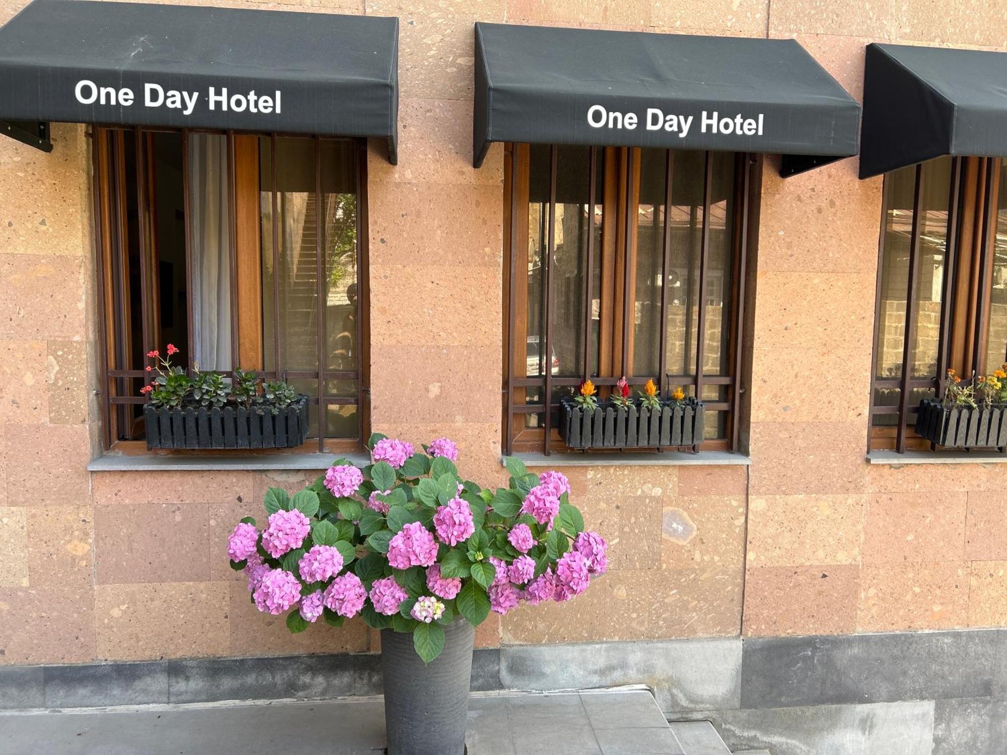 One Day Hotel Jerevan Eksteriør billede
